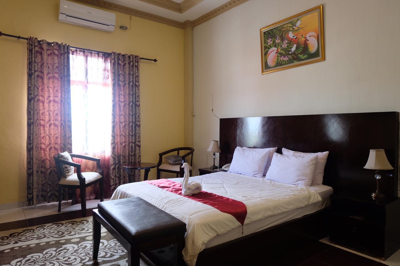 Syafira Hotel Langgur ภายนอก รูปภาพ
