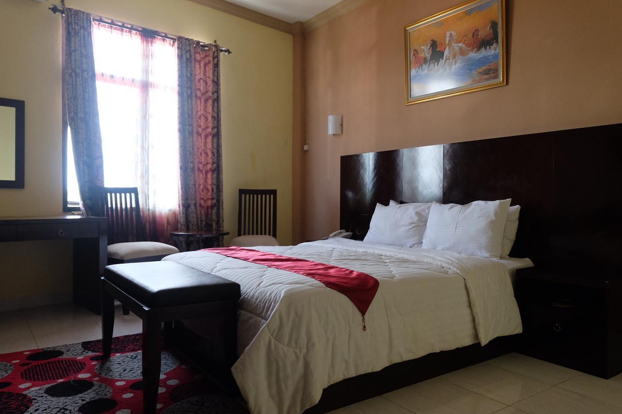 Syafira Hotel Langgur ภายนอก รูปภาพ